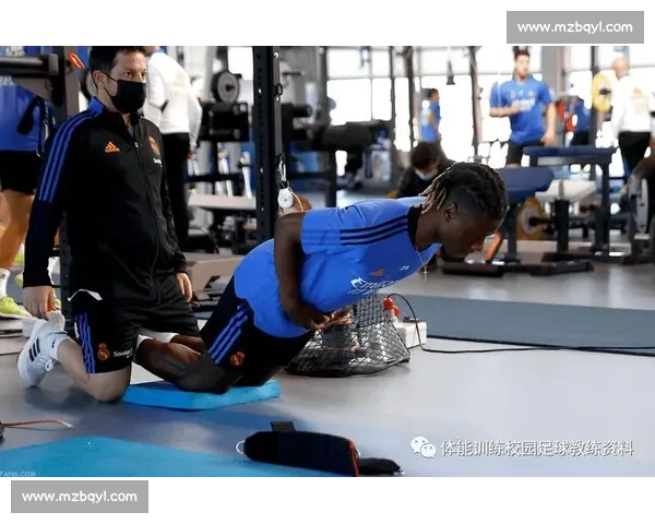体能教练引领运动表现提升与健康管理新路径探索实践与创新发展 体能教练引领运动表现提升与健康管理新路径探索实践与创新发展
